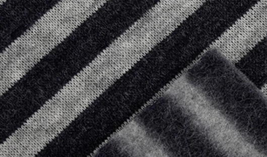 华瑞针纺织厂家织造一款易洗、快干色织彩条晴尼仿兔毛起绒布