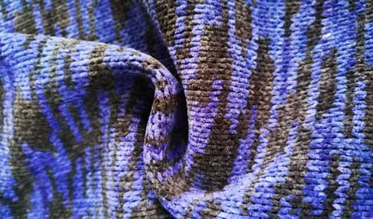 华瑞针纺织课堂：想选择到好的雪尼尔地毯面料就看这两点